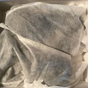 I’m selling these cute, chunky, ankle strap platforms. Has not been worn :)